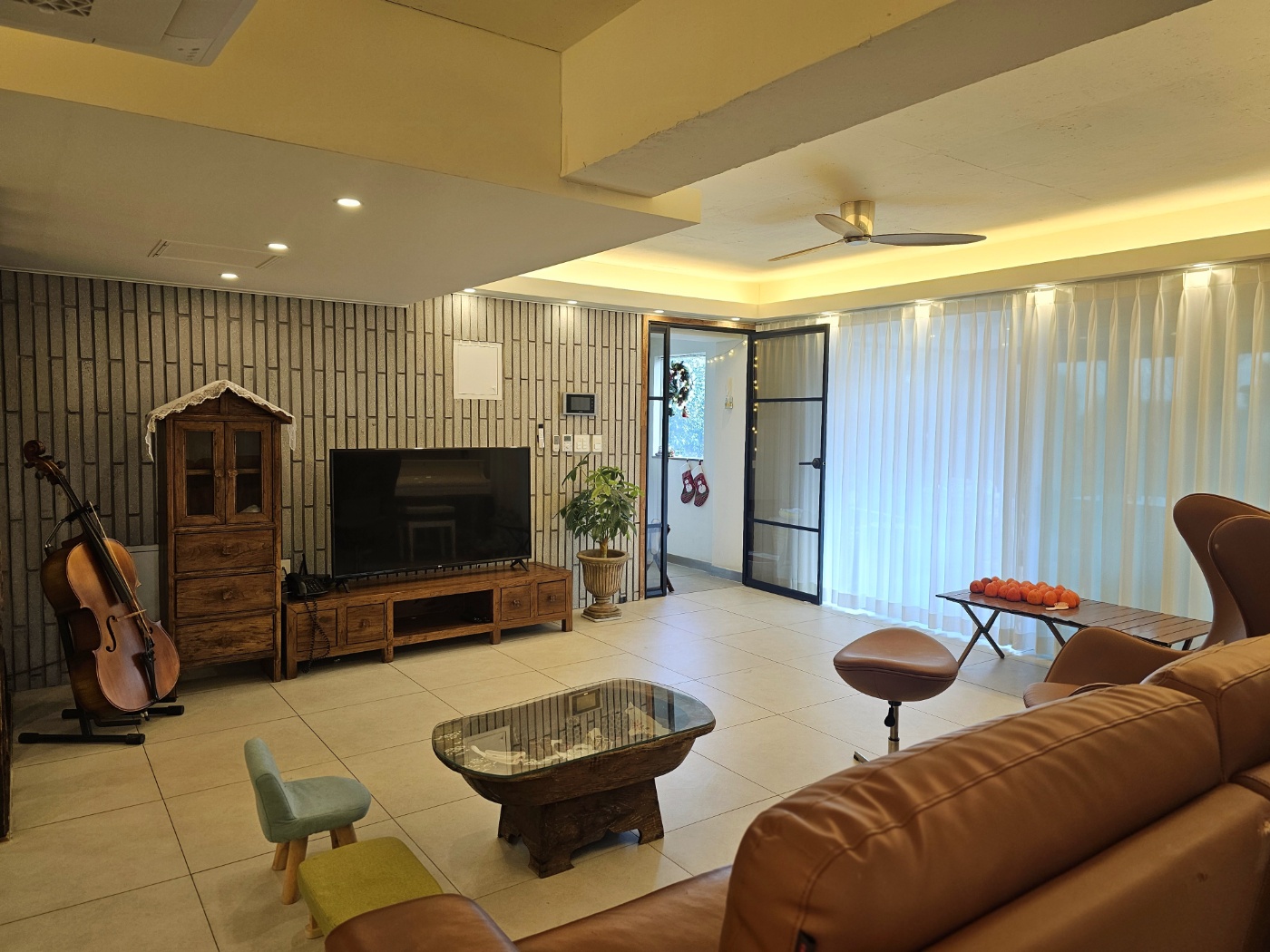 room detail thumbnail 2