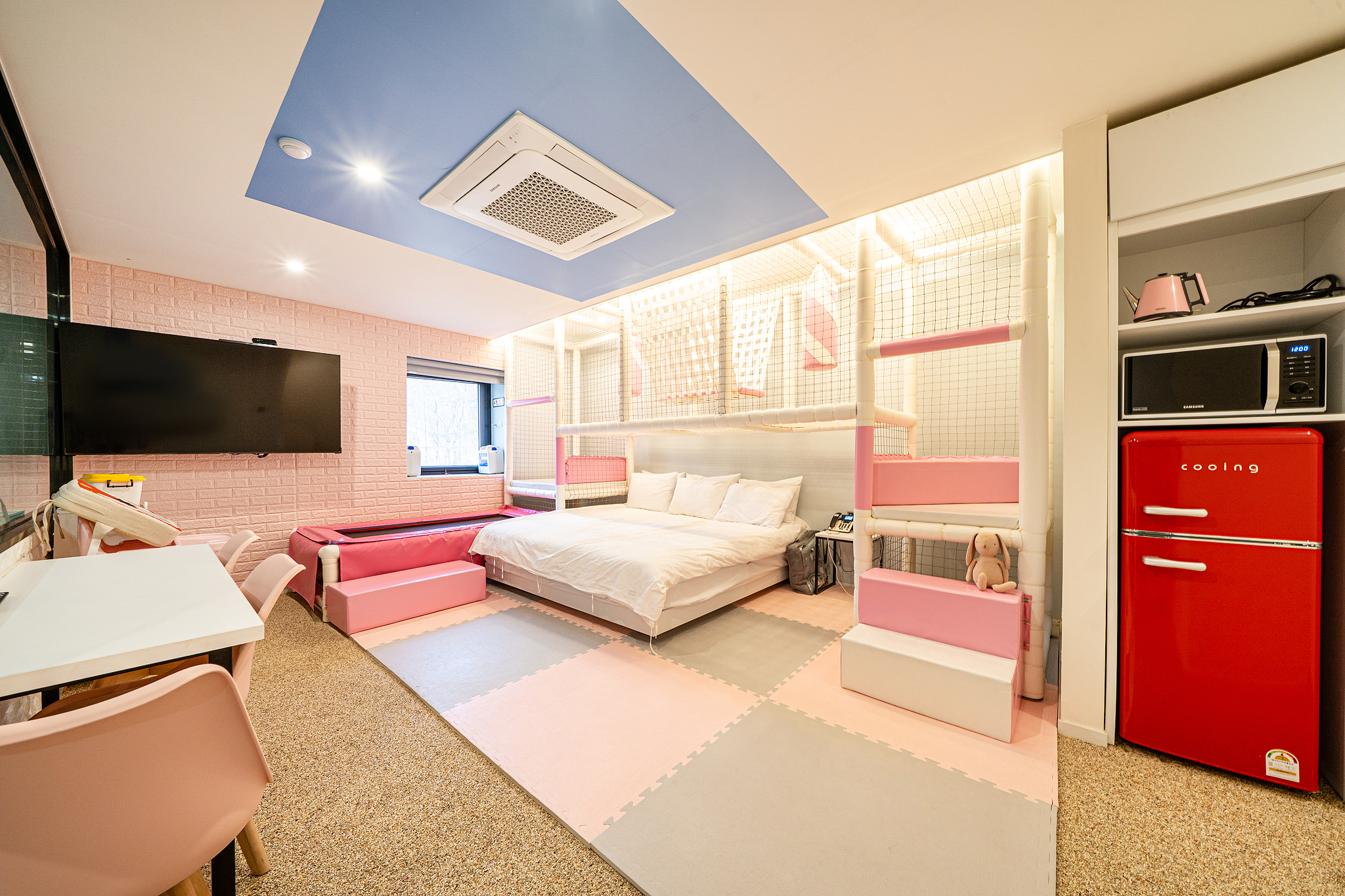room detail thumbnail 1
