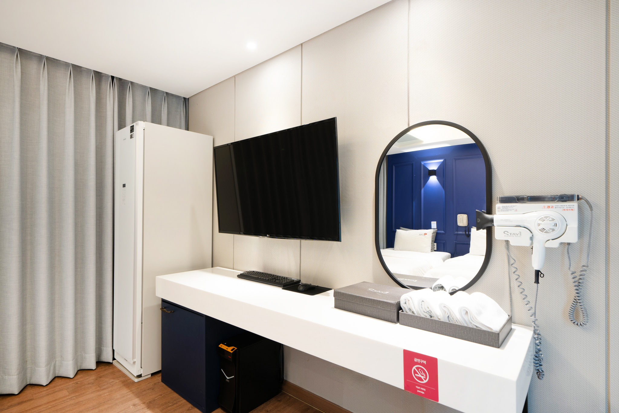 room detail thumbnail 2