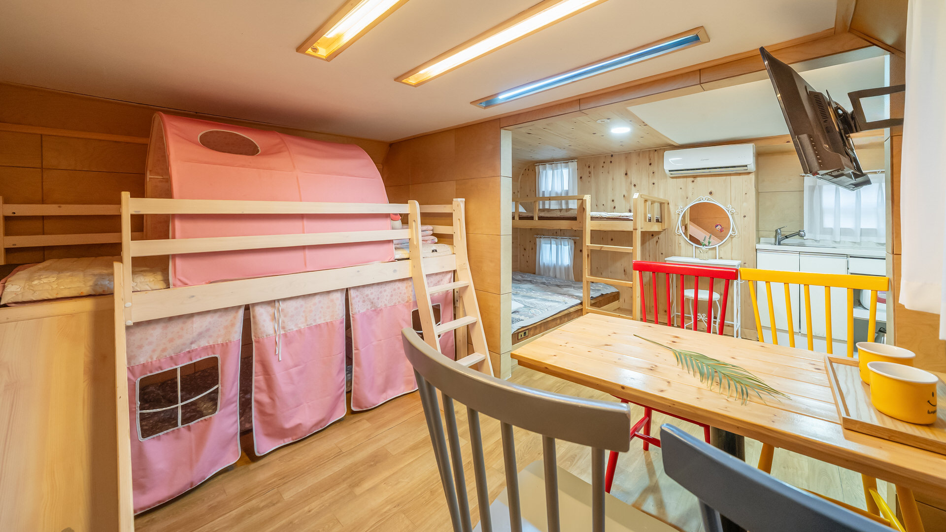 room detail thumbnail 1