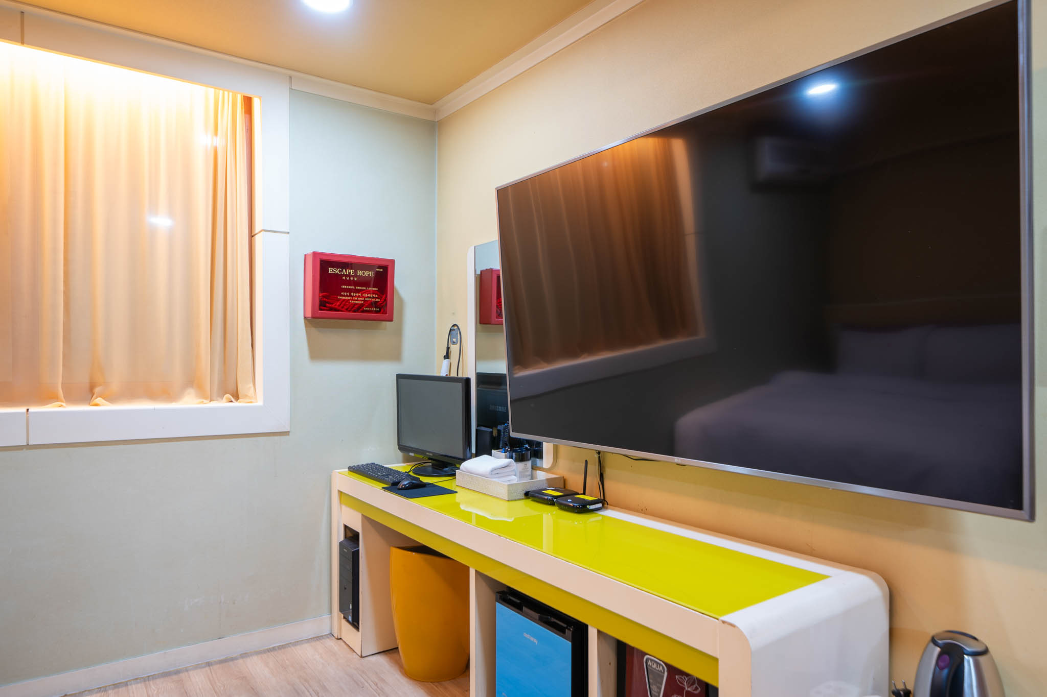 room detail thumbnail 2