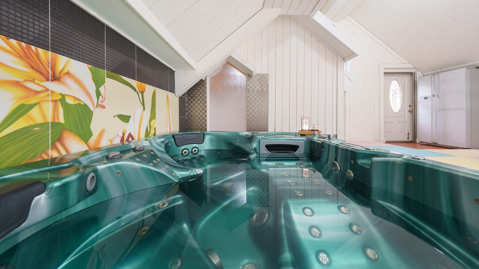 room detail thumbnail 2