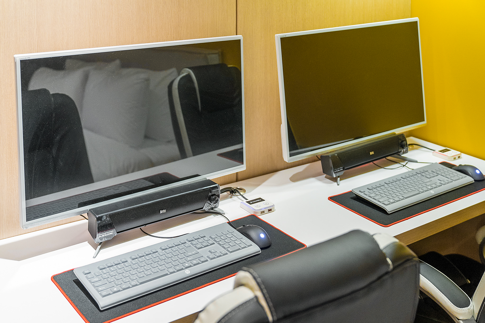 room detail thumbnail 2