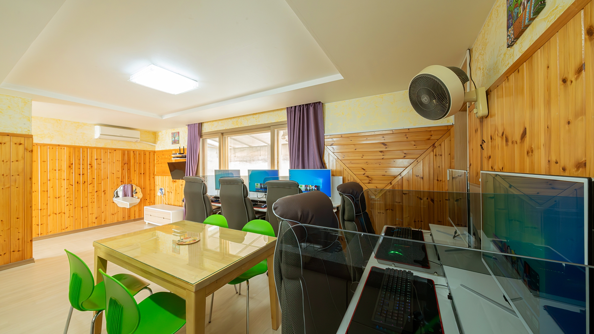 room detail thumbnail 2