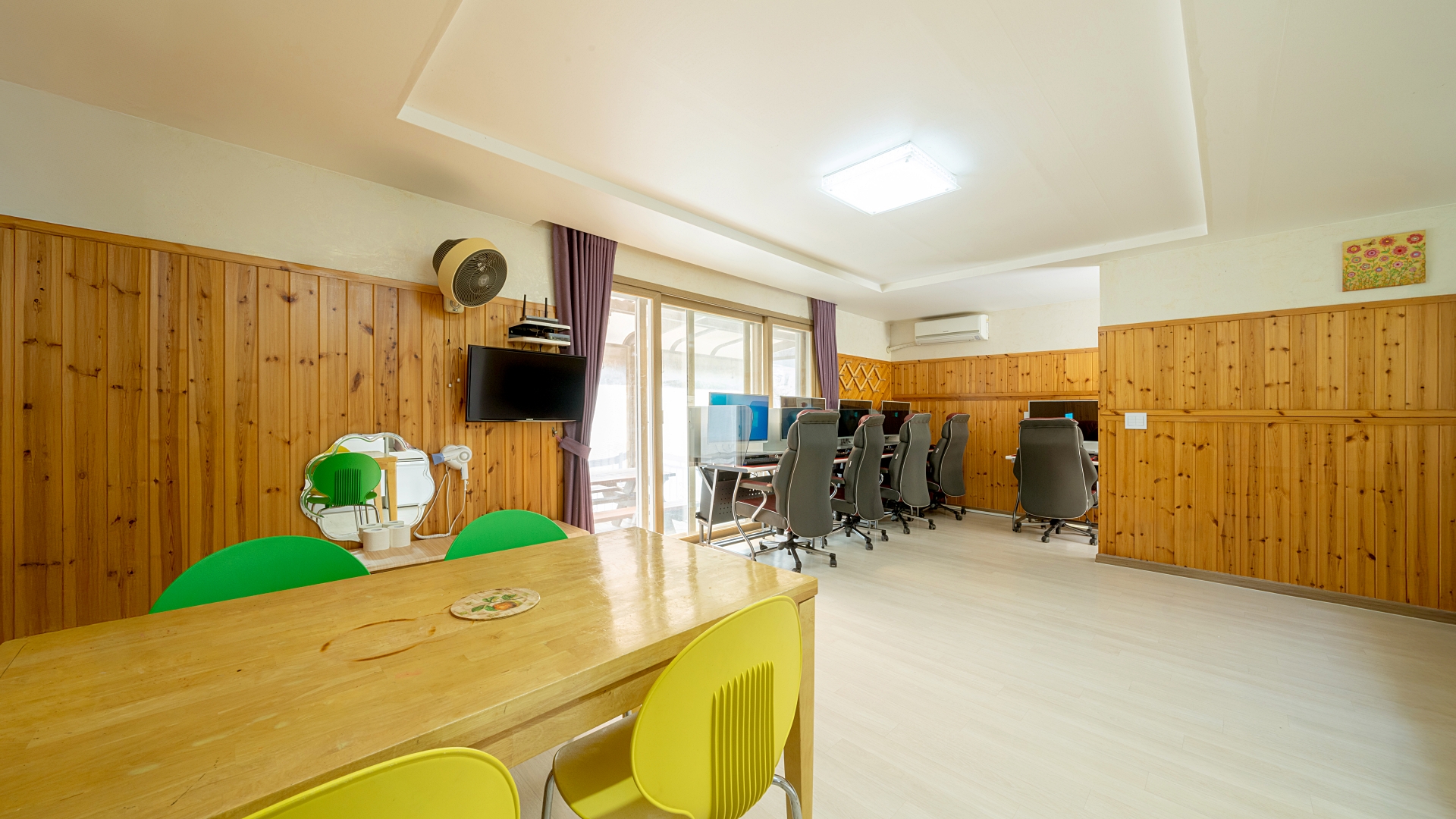 room detail thumbnail 2