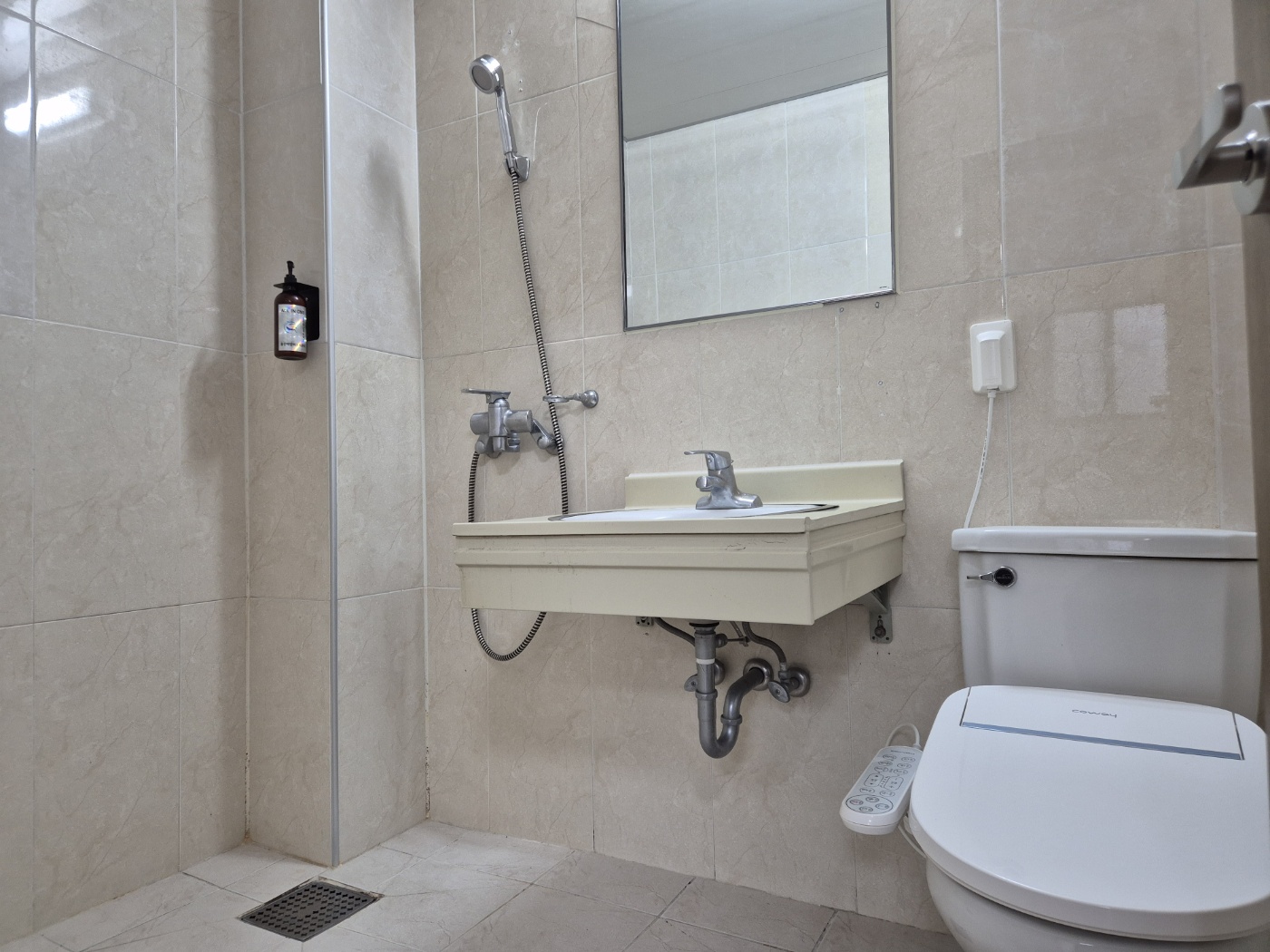 room detail thumbnail 2