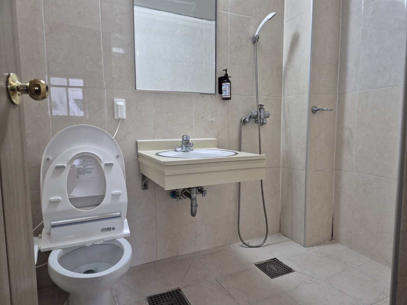 room detail thumbnail 1