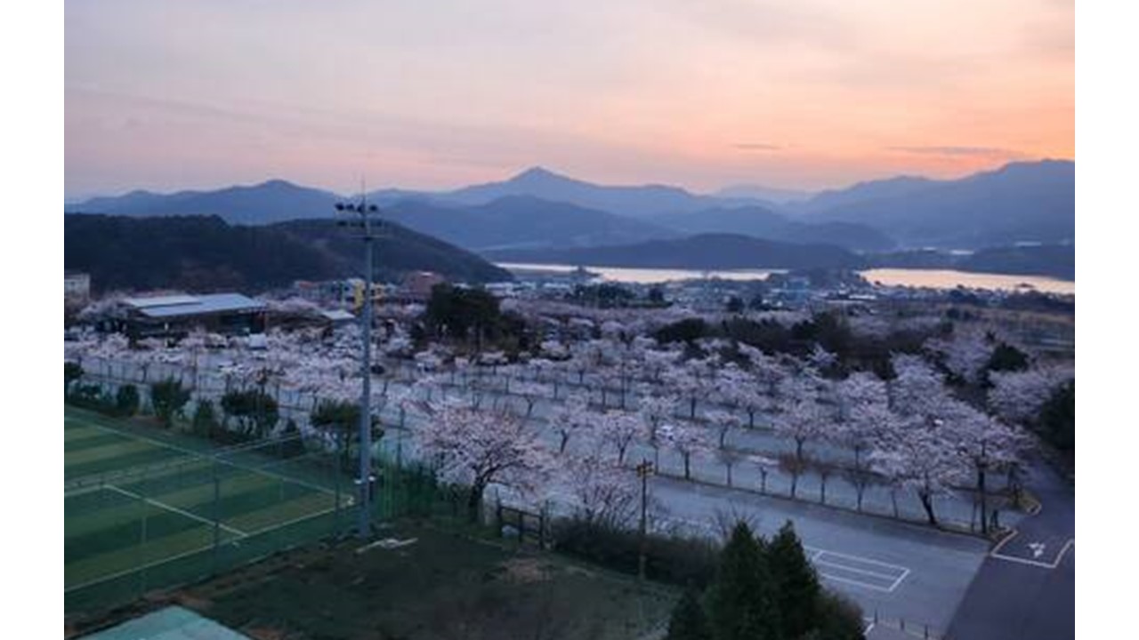 https://yaimg.yanolja.com/v5/2025/04/10/00/67f7112d6f9c60.76813954.JPG