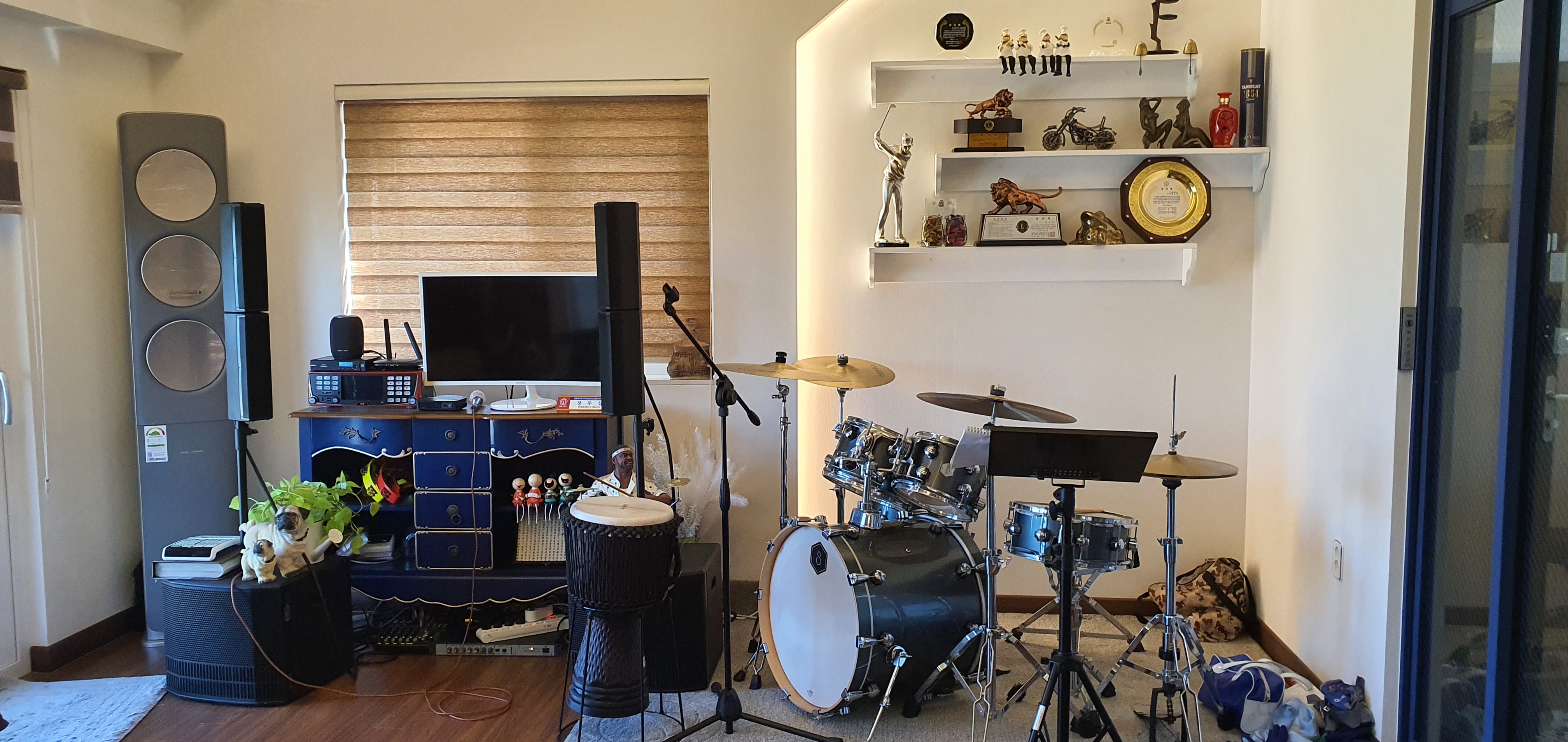 room detail thumbnail 2