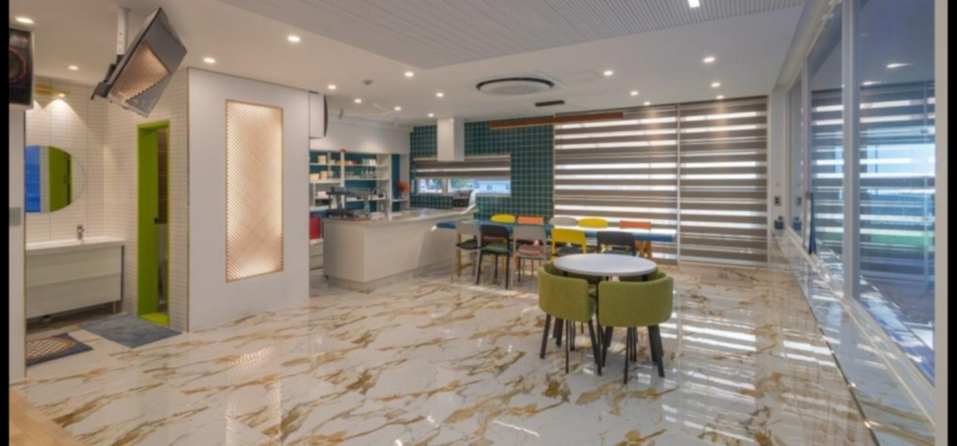 room detail thumbnail 2