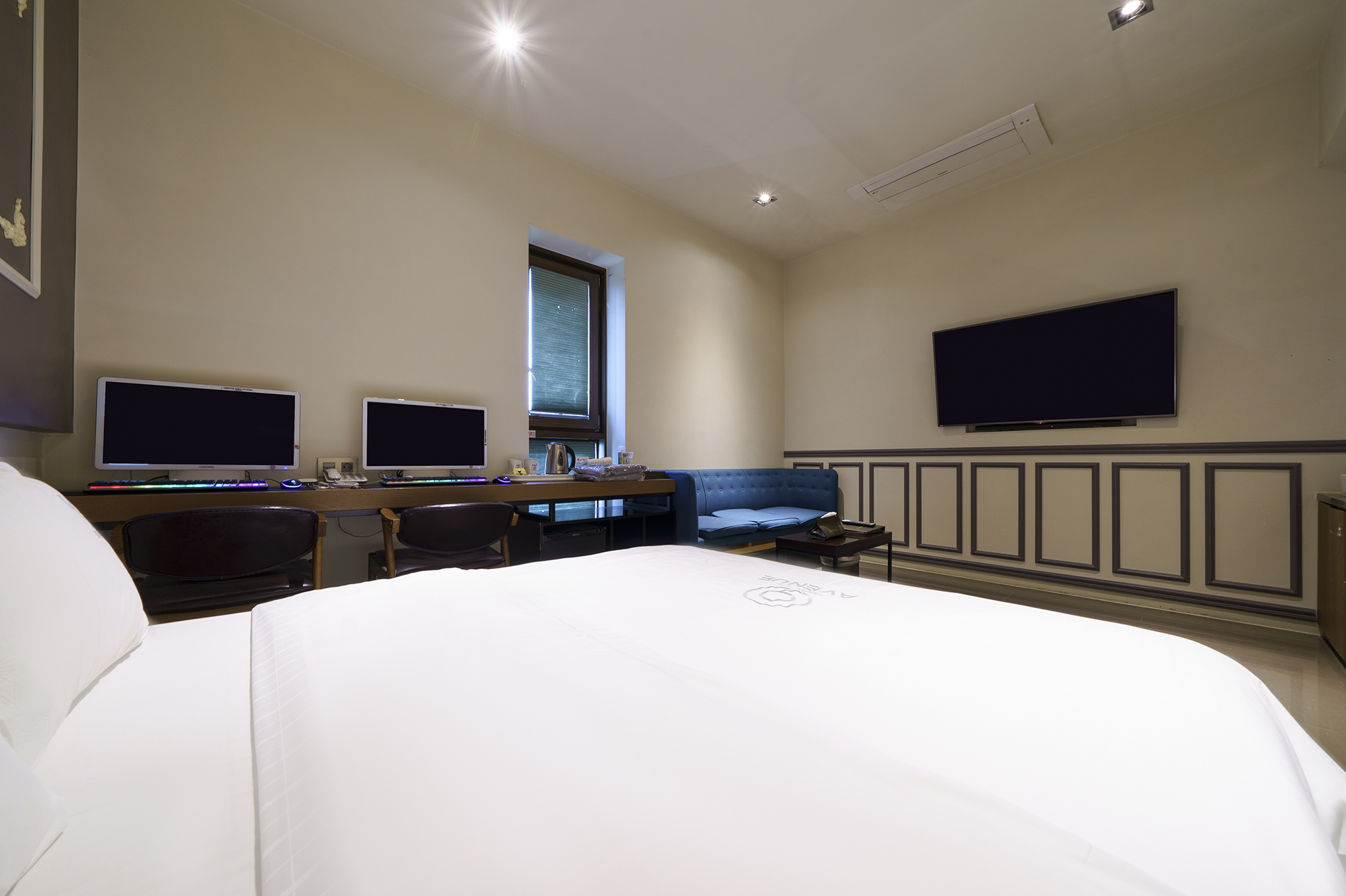 room detail thumbnail 1