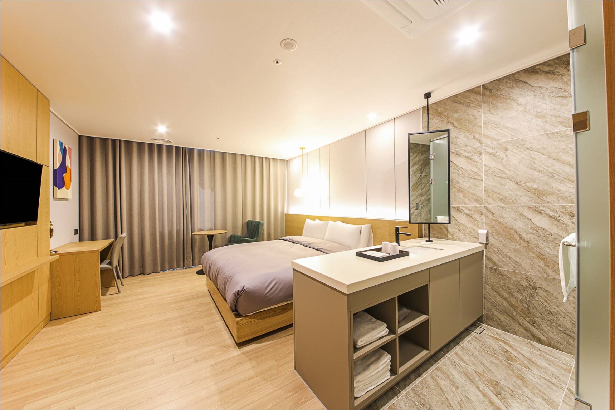 room detail thumbnail 1