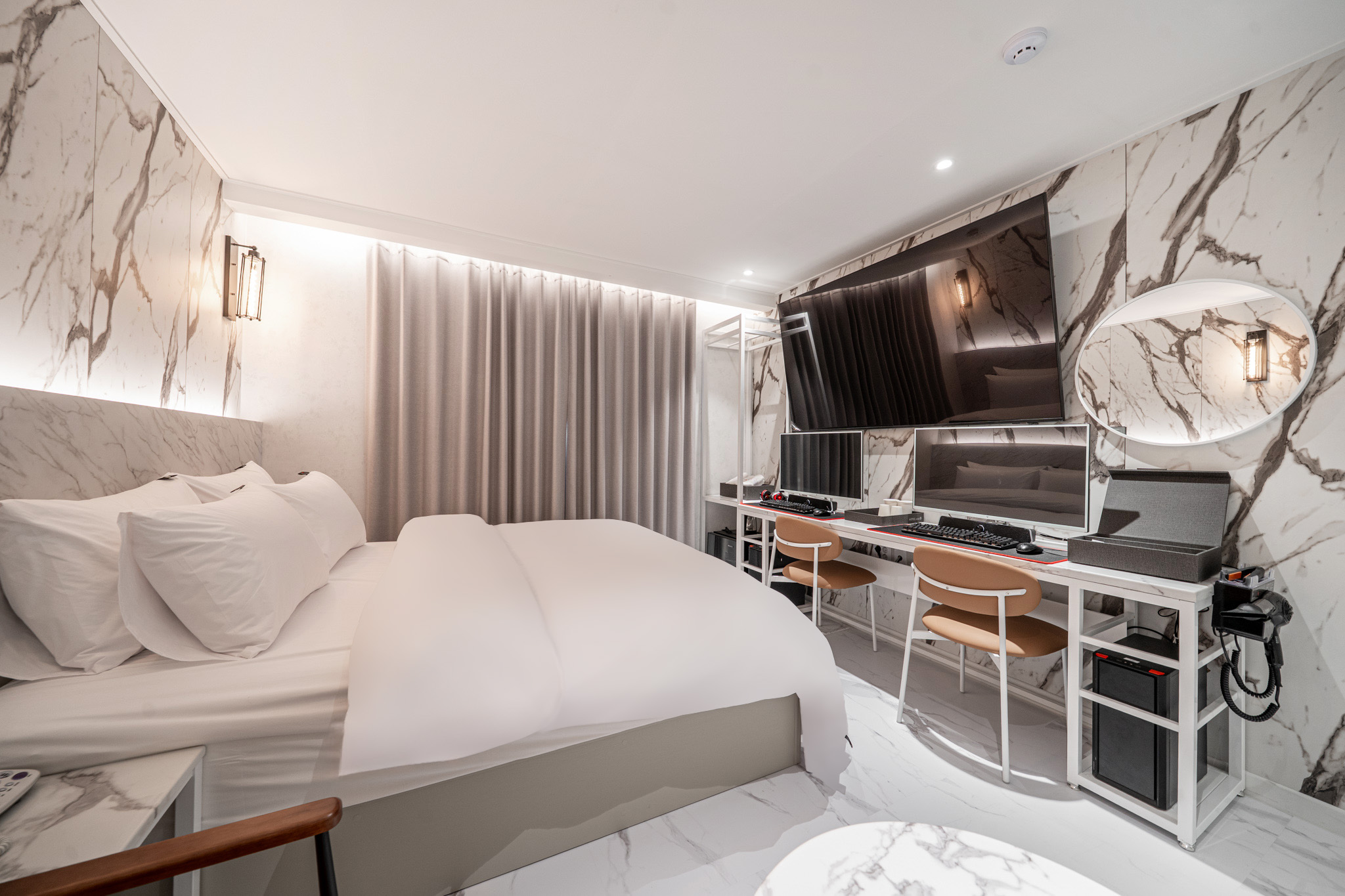 room detail thumbnail 1