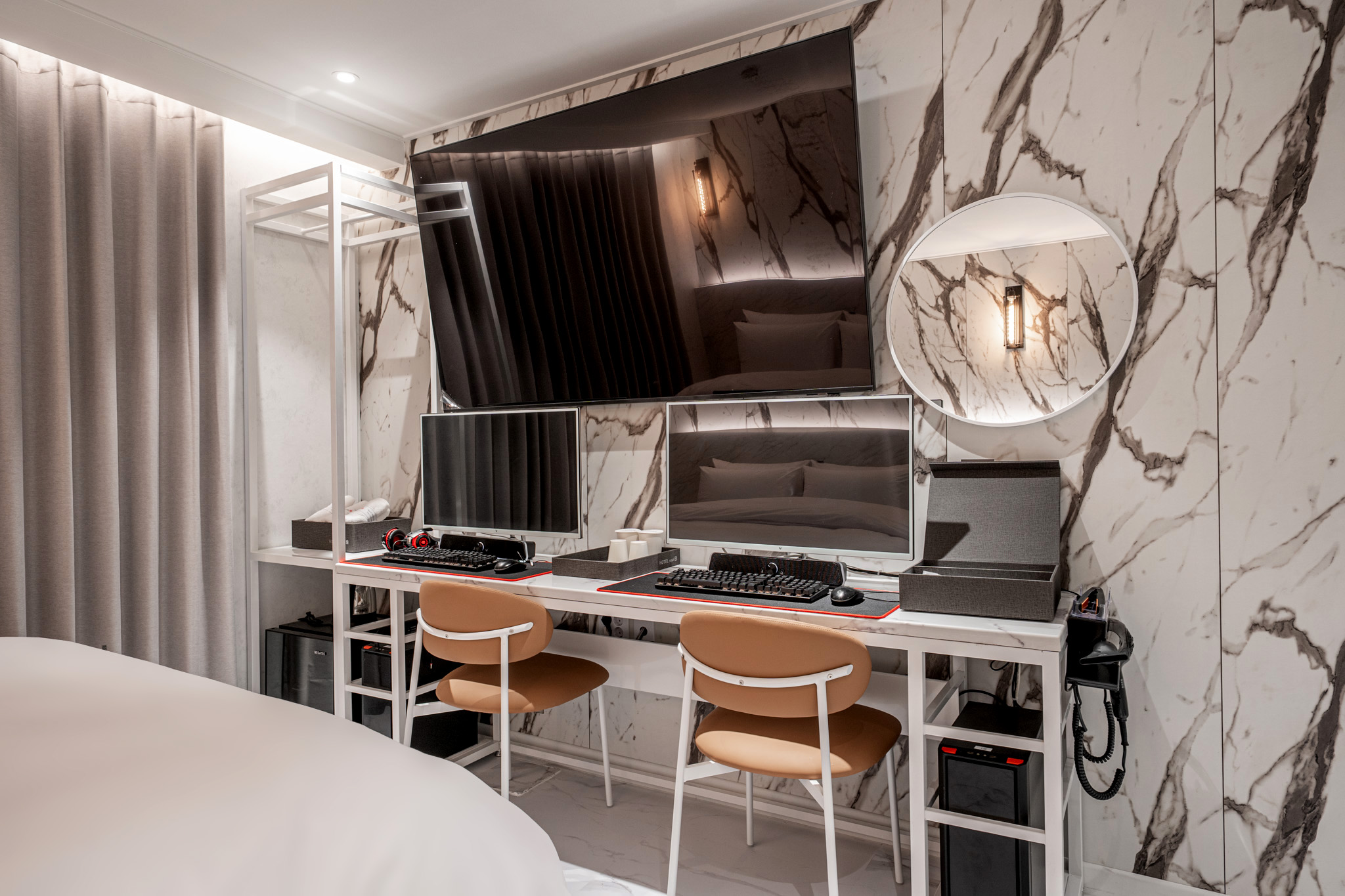 room detail thumbnail 2