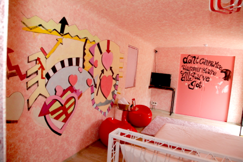 room detail thumbnail 2