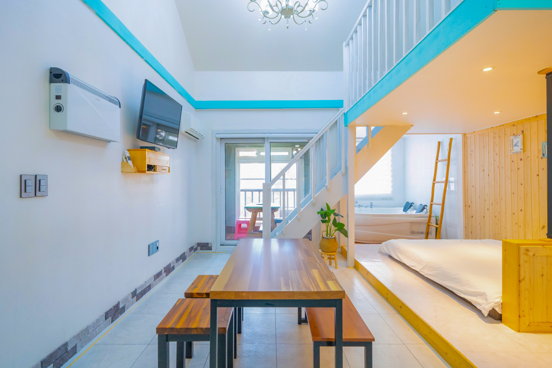 room detail thumbnail 1