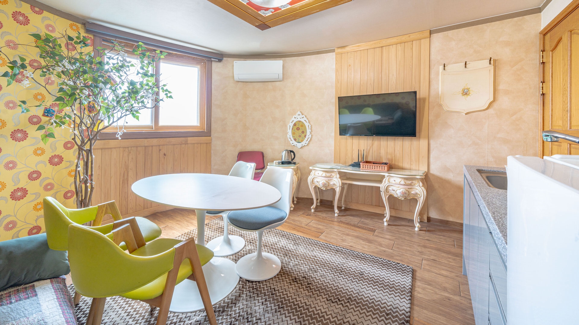 room detail thumbnail 0