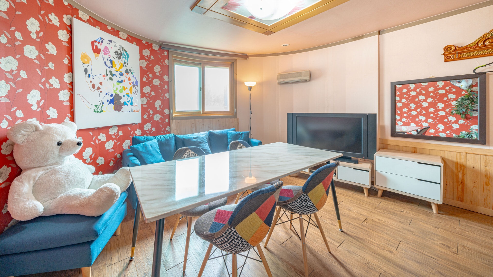 room detail thumbnail 0