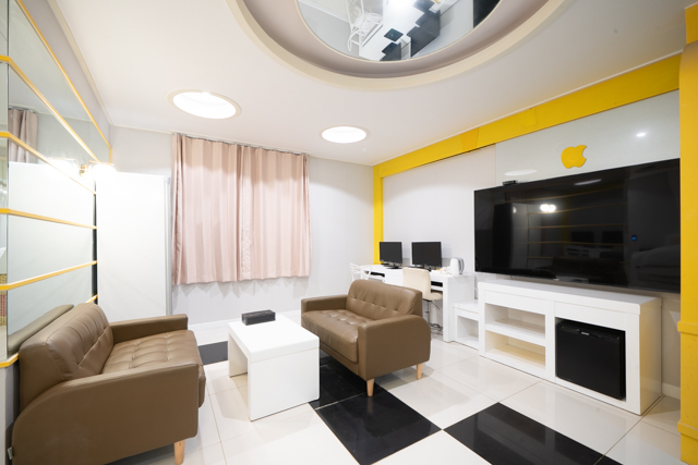 room detail thumbnail 1