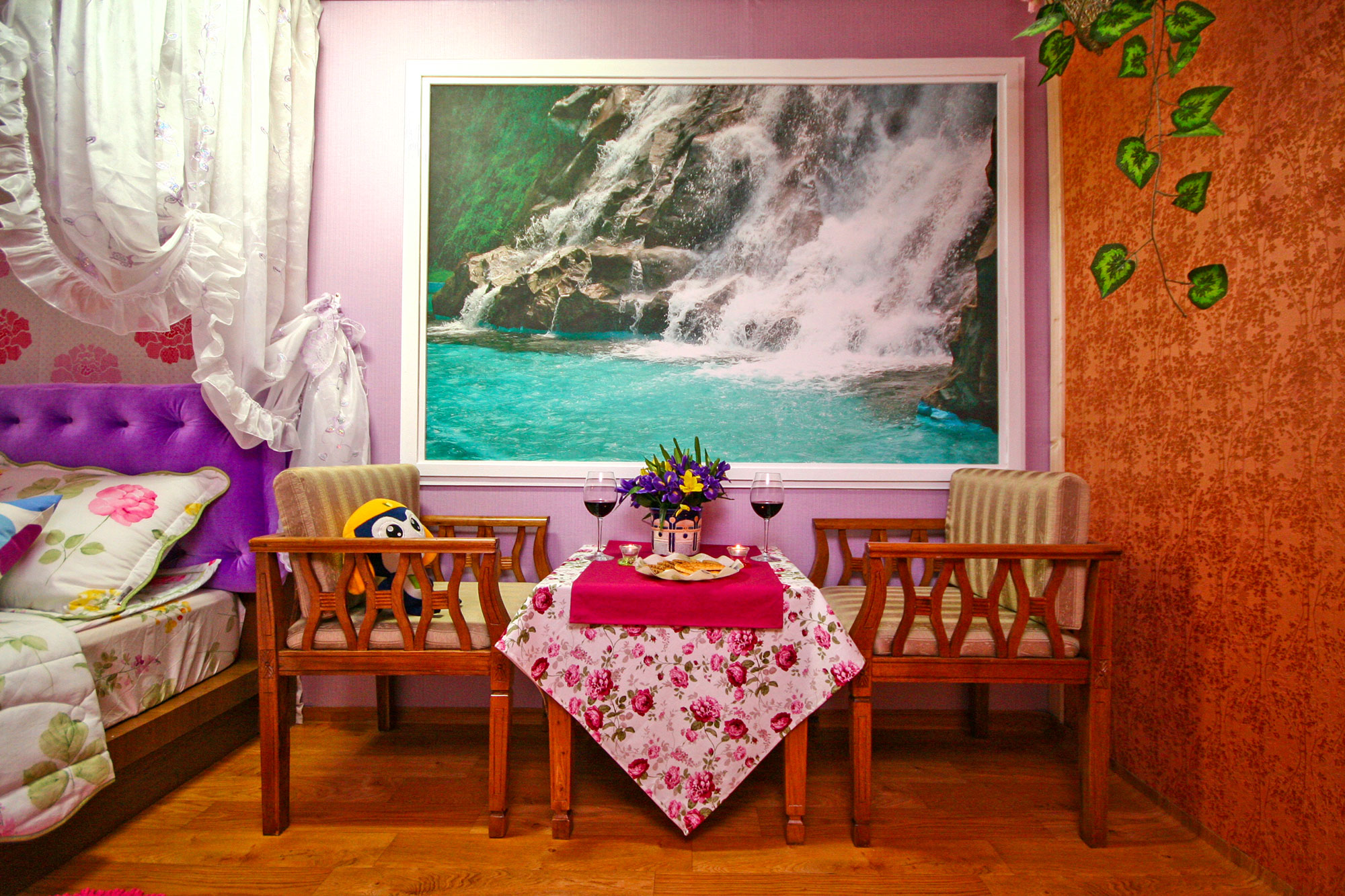 room detail thumbnail 2