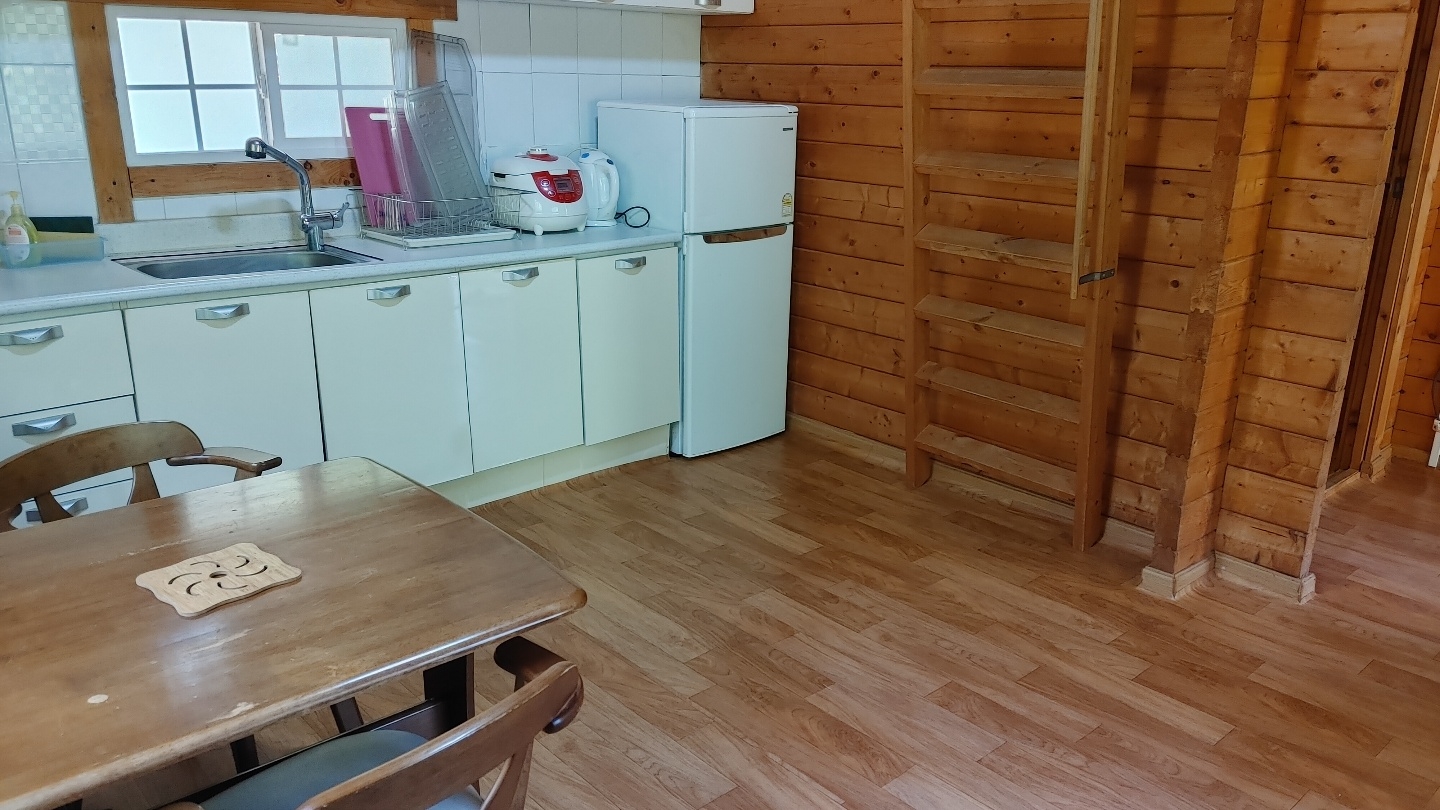 https://yaimg.yanolja.com/v5/2025/04/19/04/680328d661fc09.39889100.jpg