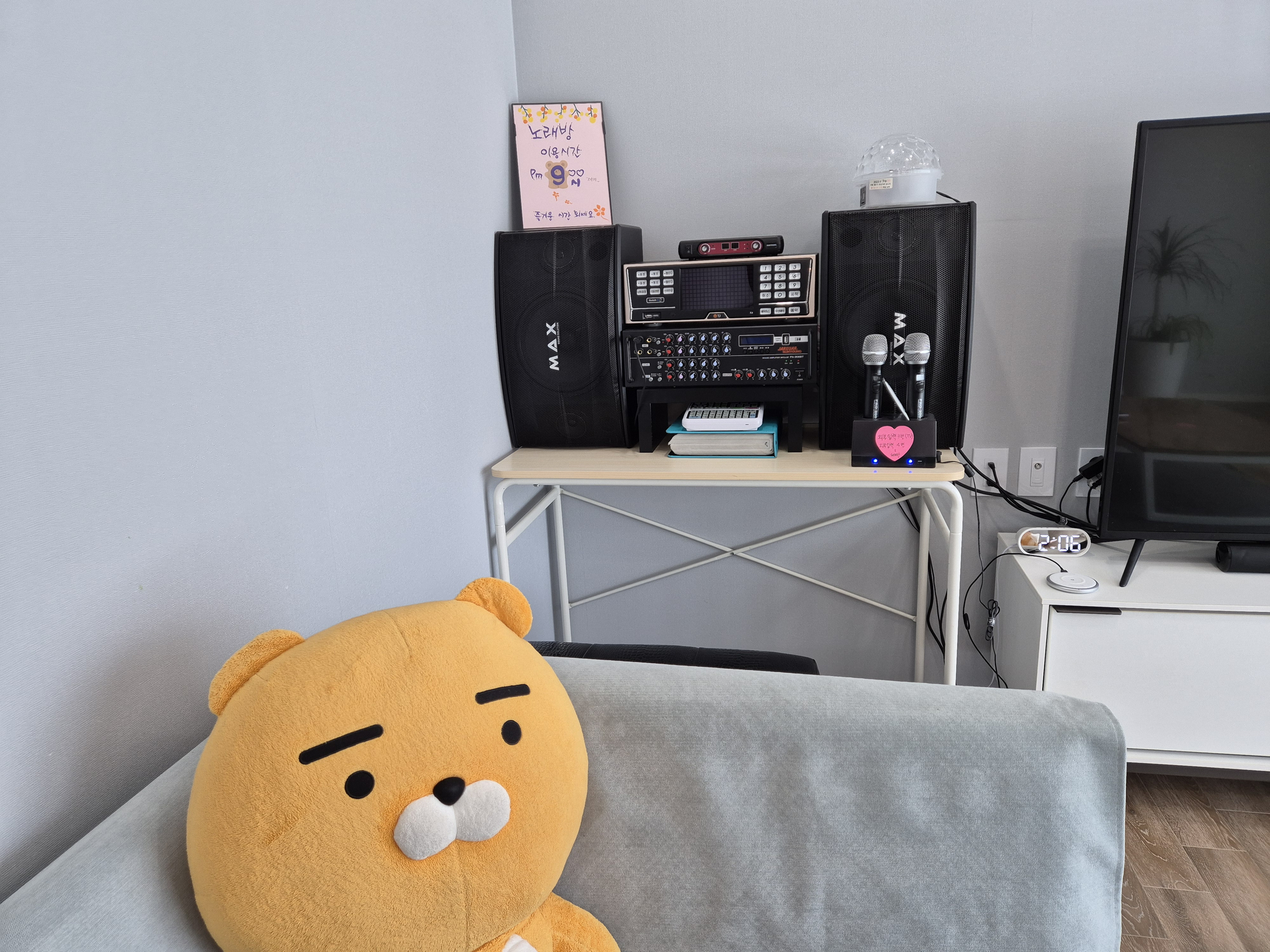 room detail thumbnail 1