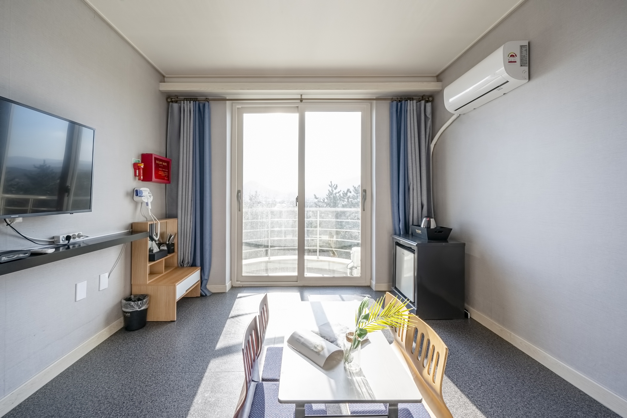 room detail thumbnail 2