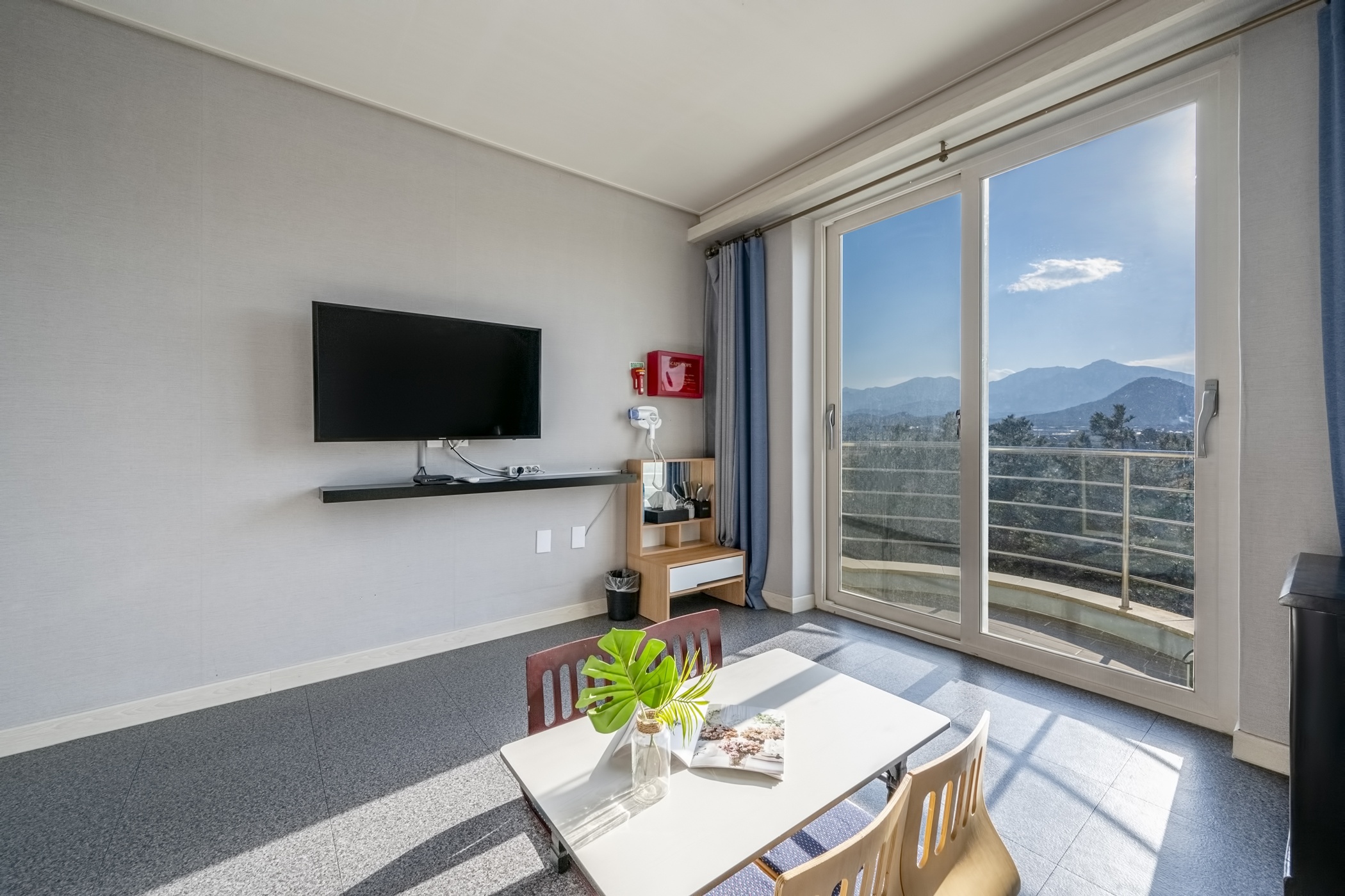 room detail thumbnail 0