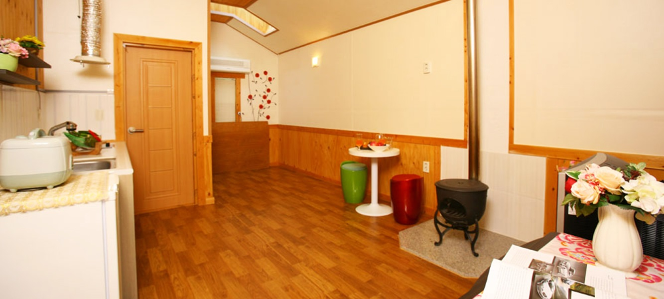 https://yaimg.yanolja.com/v5/2025/04/19/08/6803624681d9c1.93595741.jpg