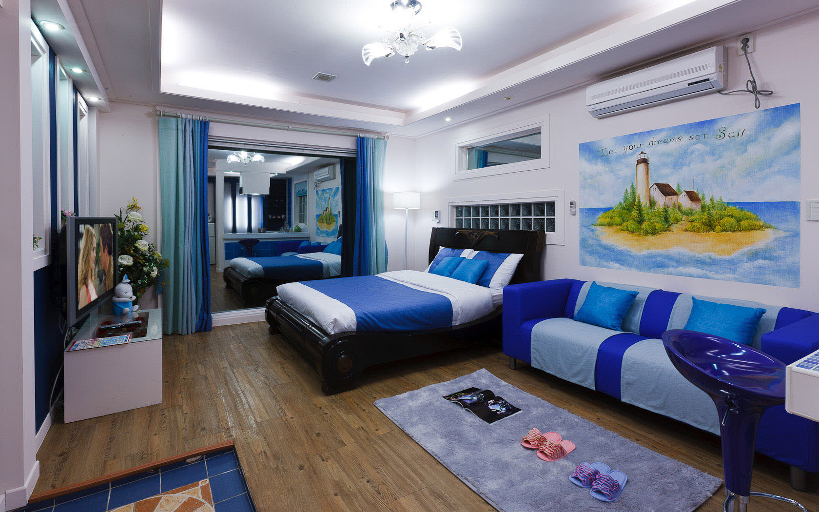 room detail thumbnail 1