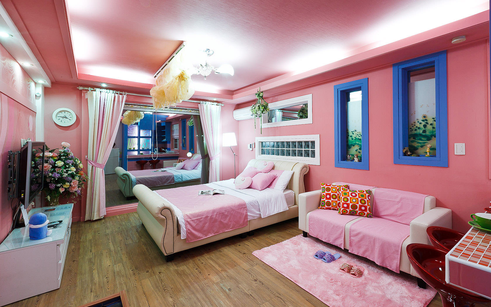 room detail thumbnail 0