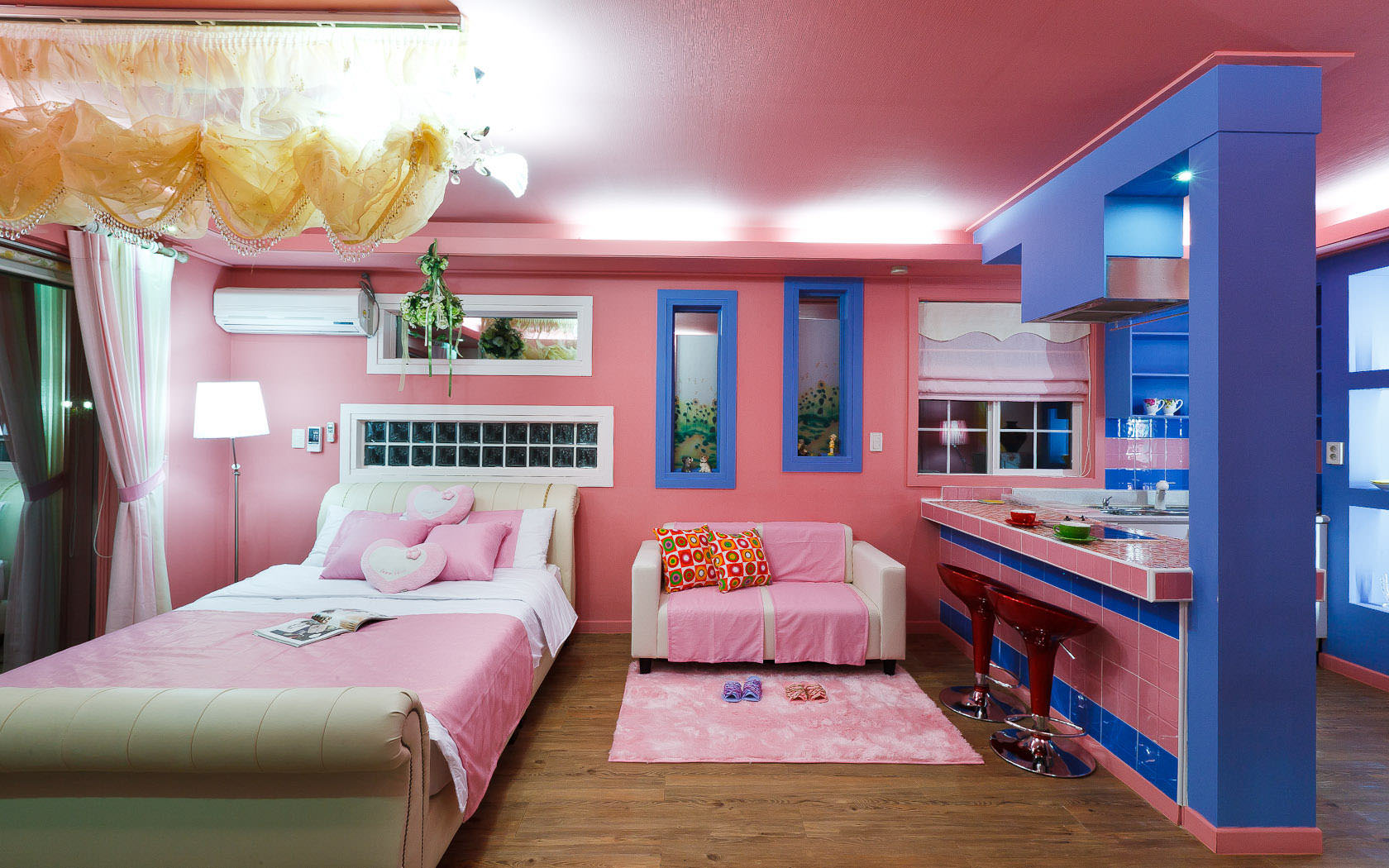 room detail thumbnail 1