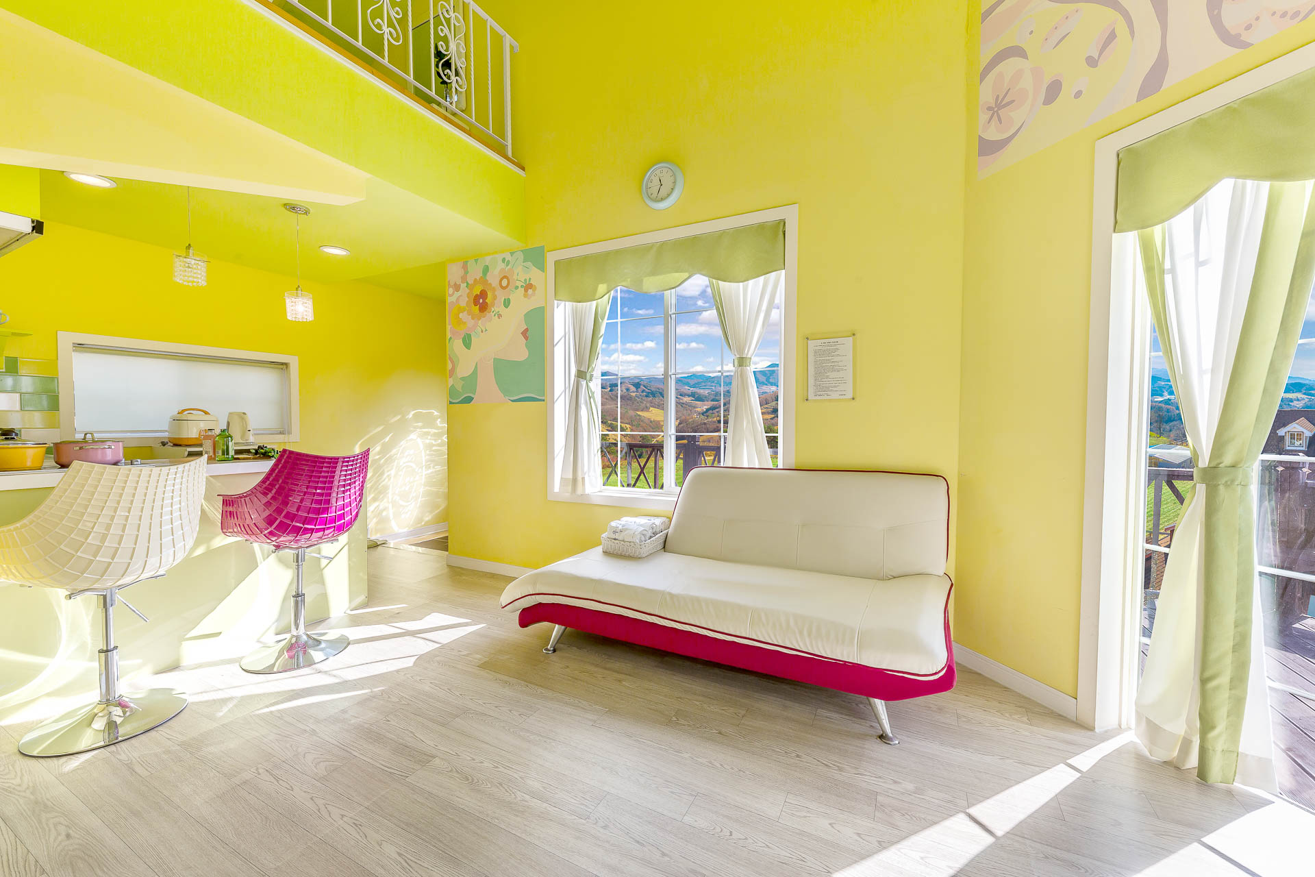 room detail thumbnail 2