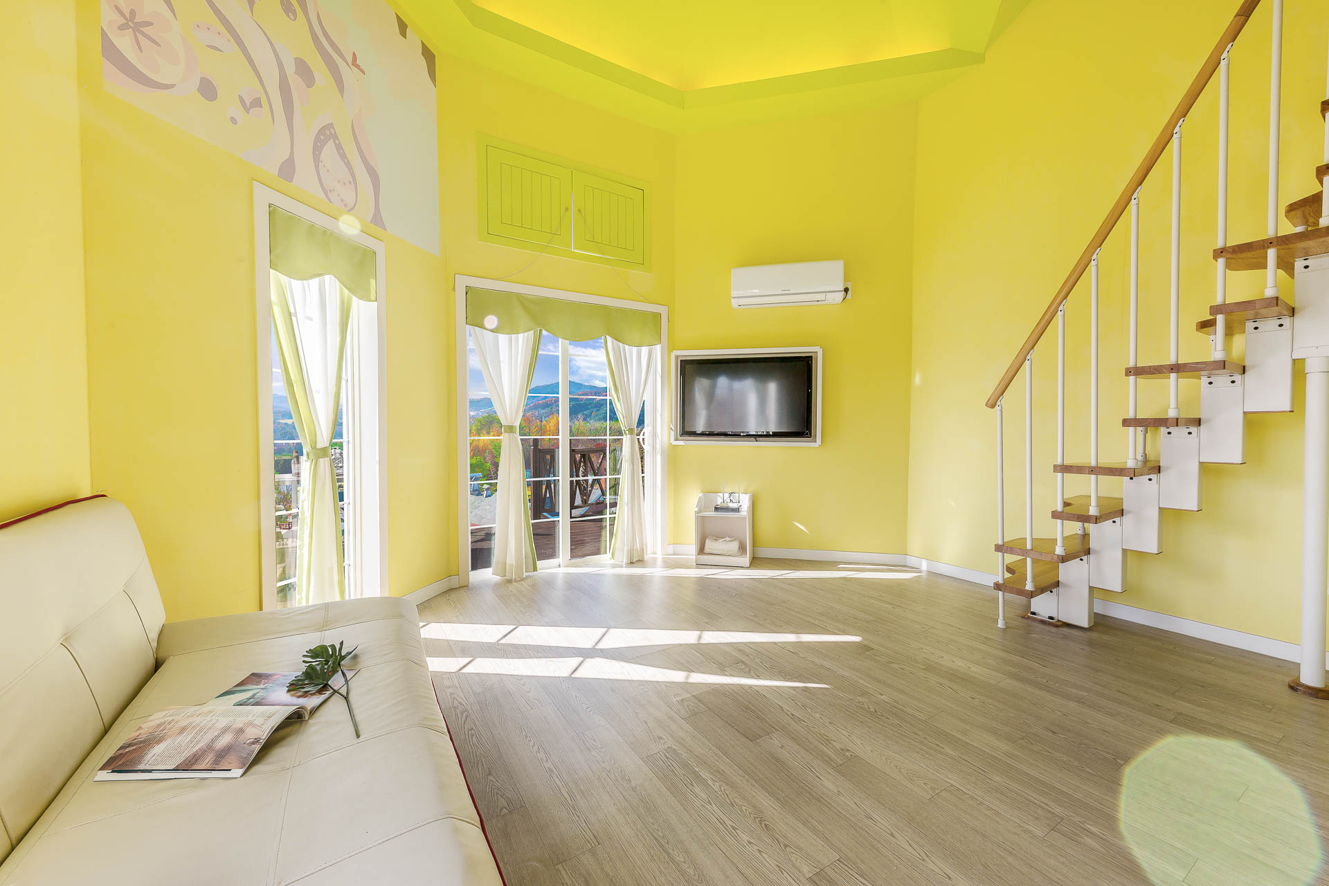 room detail thumbnail 1
