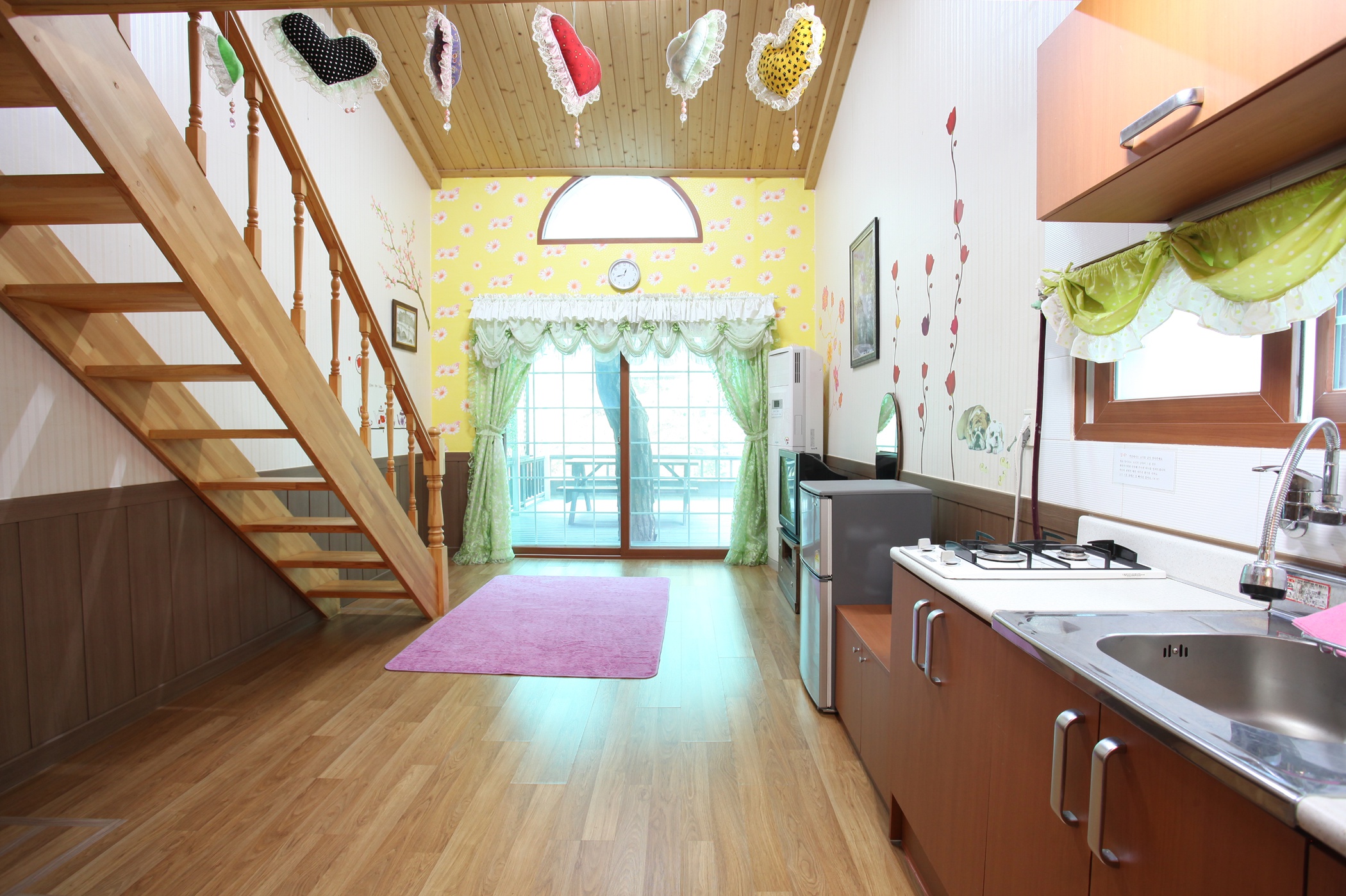 room detail thumbnail 2