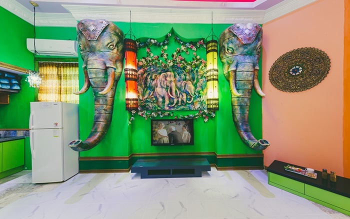 room detail thumbnail 2