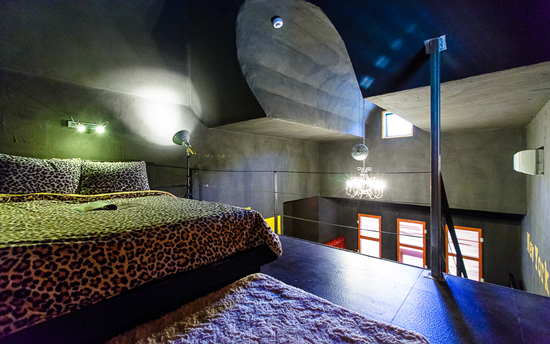 room detail thumbnail 2