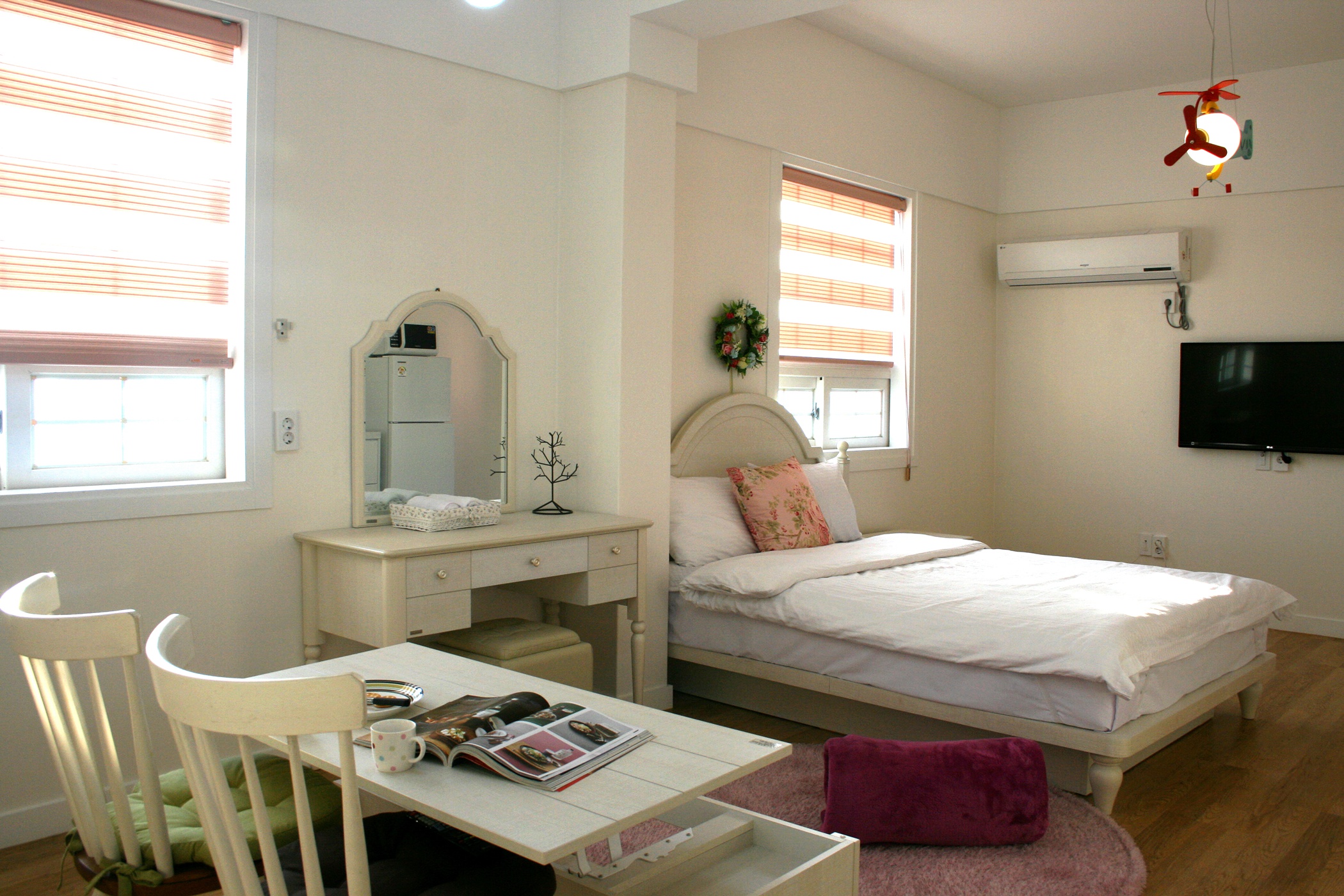 room detail thumbnail 1