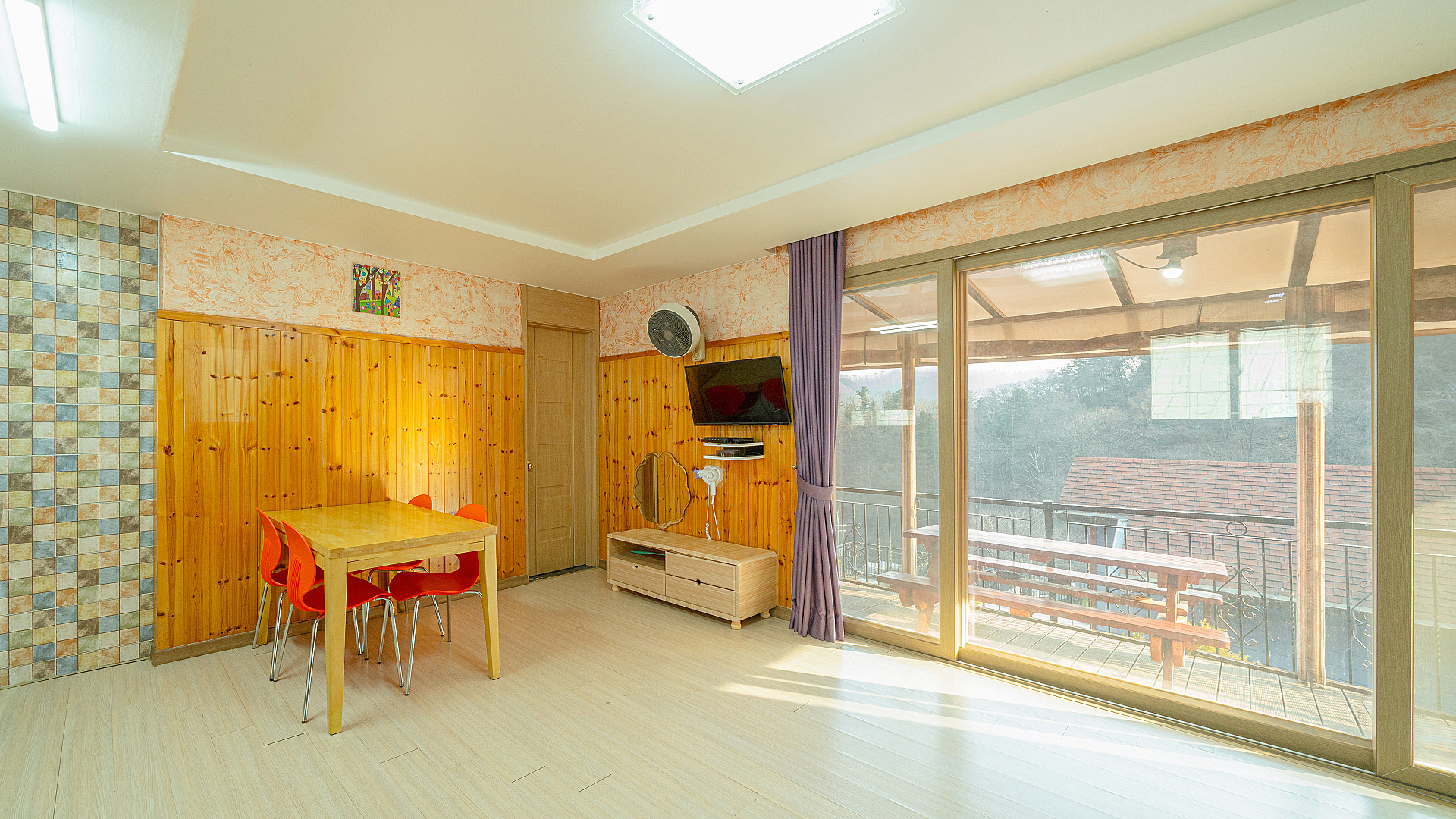 room detail thumbnail 1