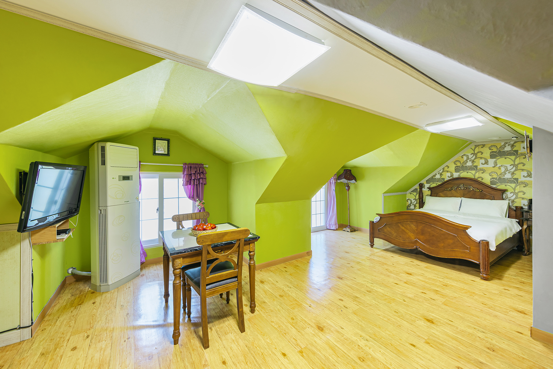 room detail thumbnail 0