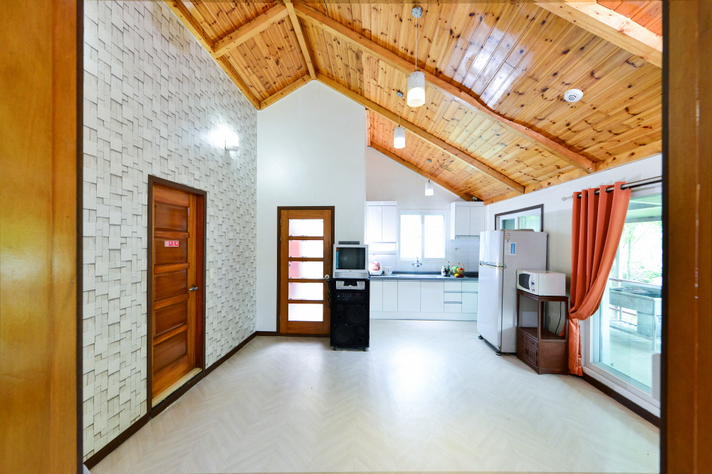 https://yaimg.yanolja.com/v5/2025/04/19/13/6803a863b934c6.62127296.jpg