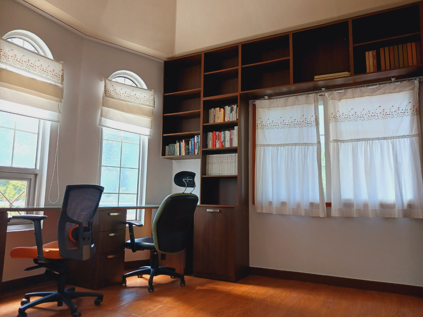room detail thumbnail 1