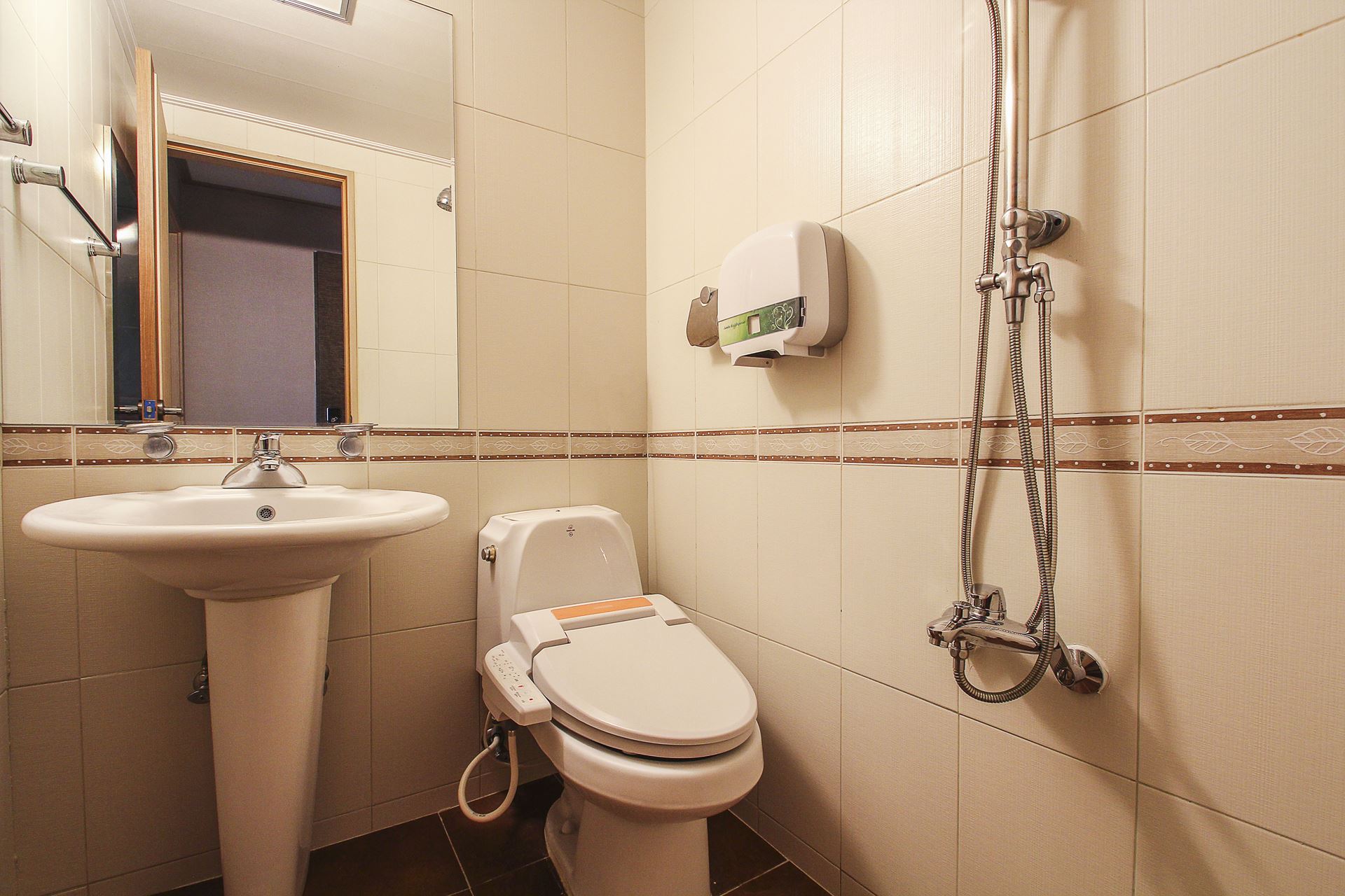 room detail thumbnail 2