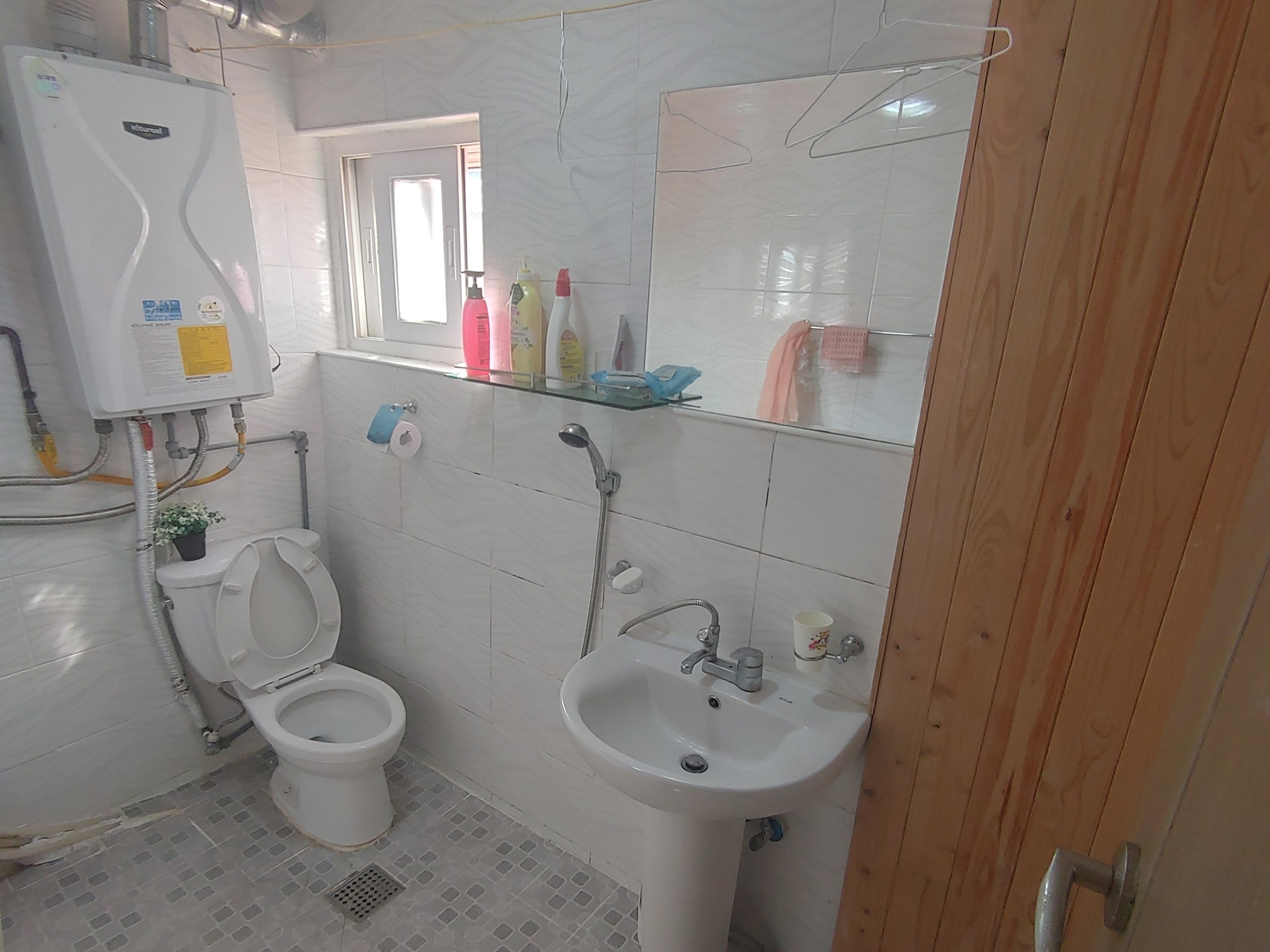 room detail thumbnail 2