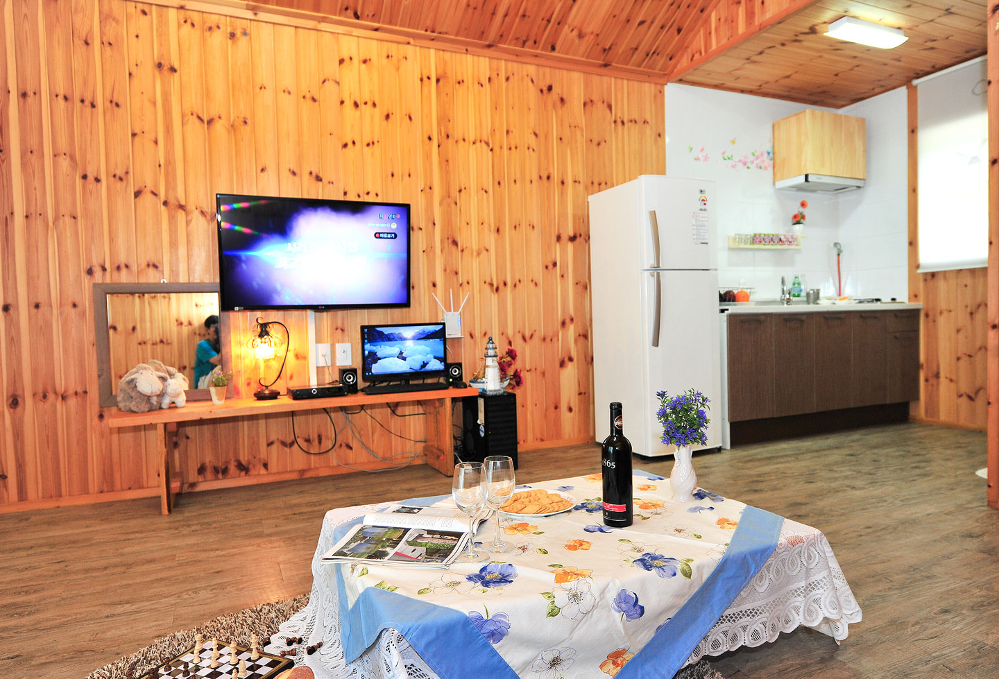 room detail thumbnail 2