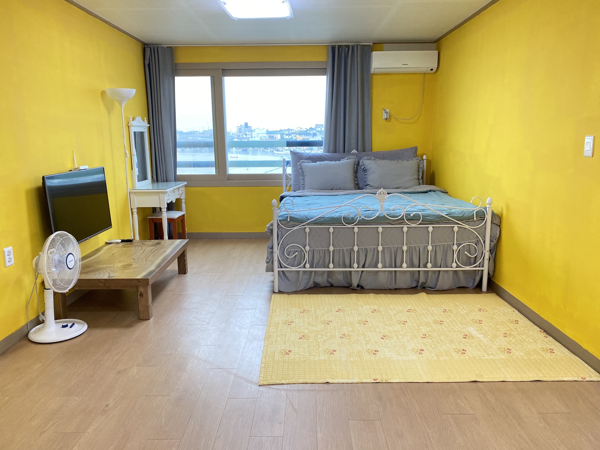 room detail thumbnail 0
