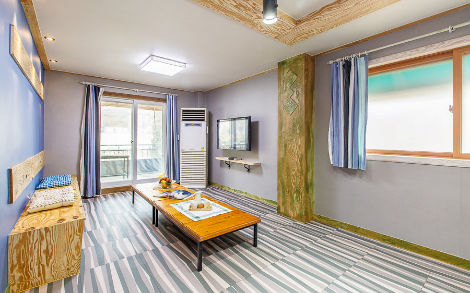 room detail thumbnail 1