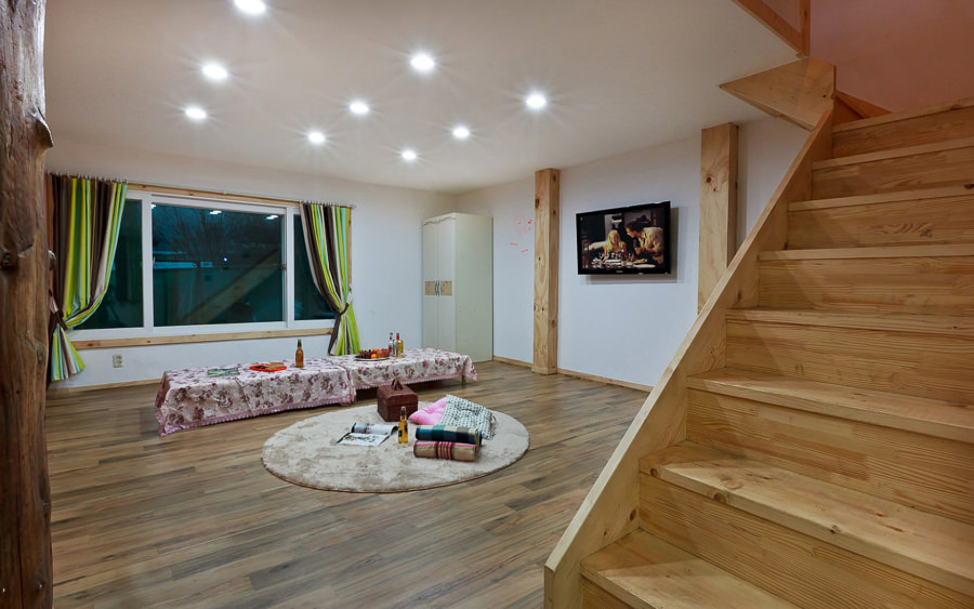 room detail thumbnail 2