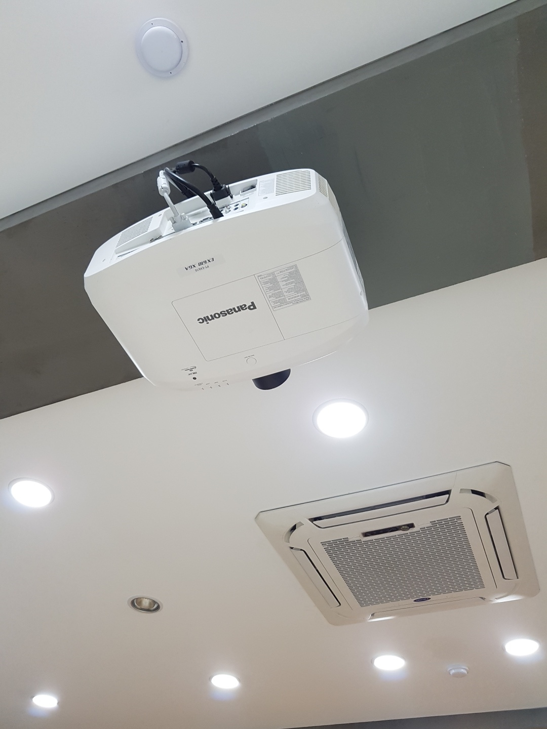 https://yaimg.yanolja.com/v5/2025/04/19/14/6803b7d2bd6ab3.77386499.jpg