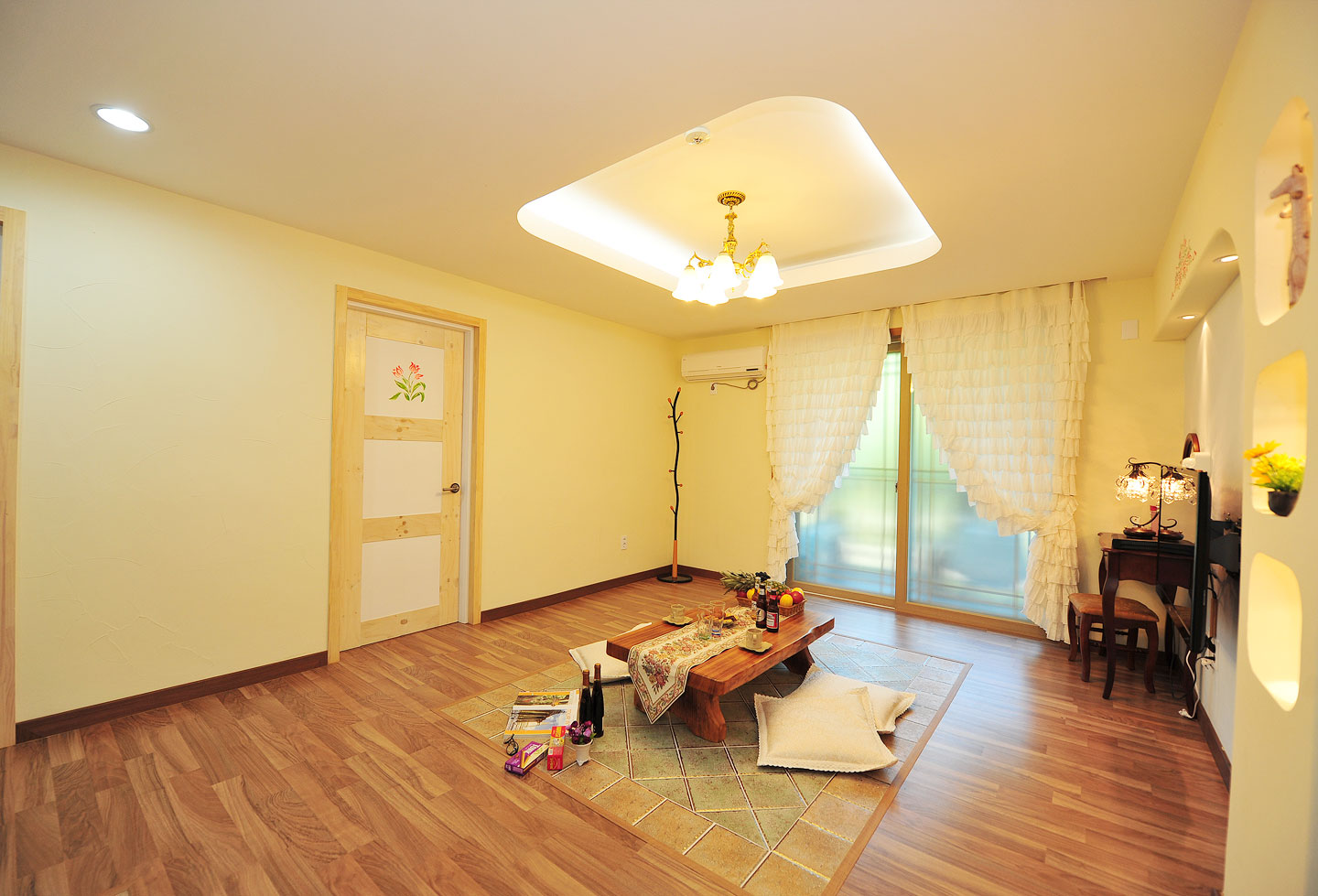 room detail thumbnail 2